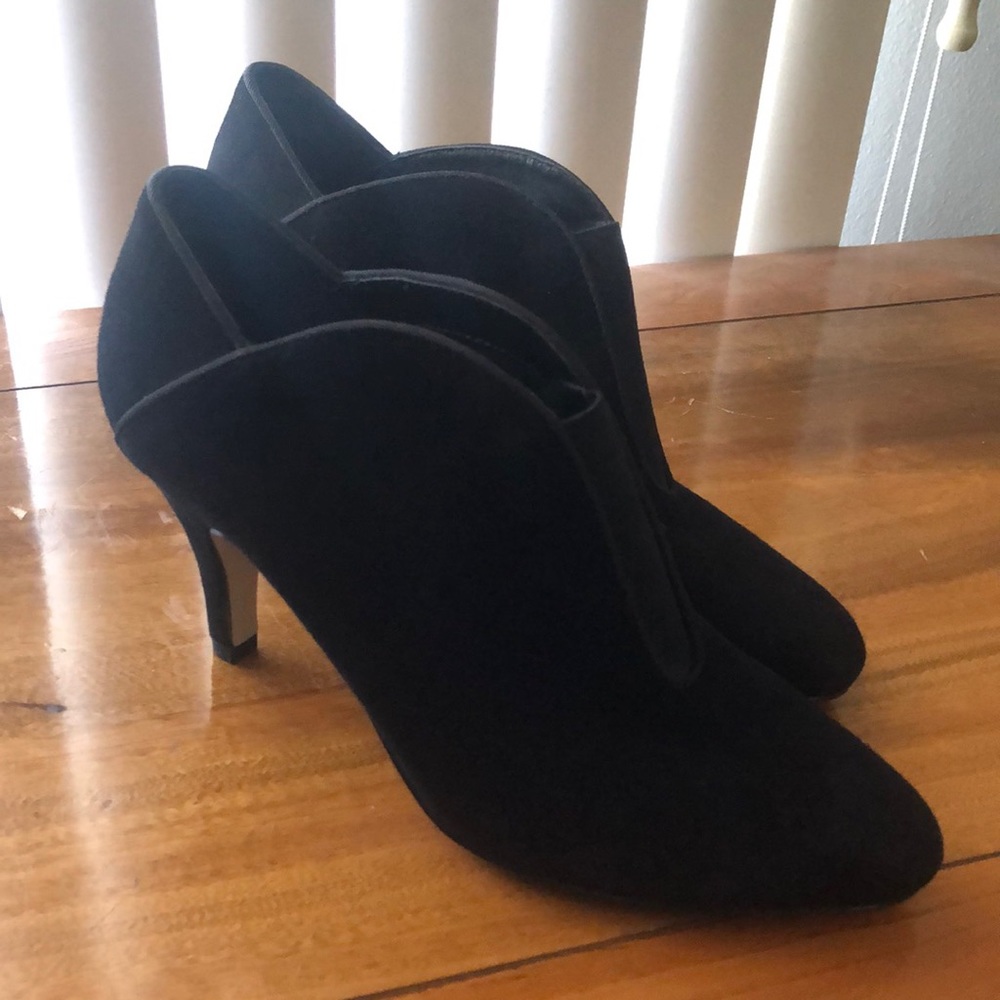 Adrienne Vittadini Booties 8M